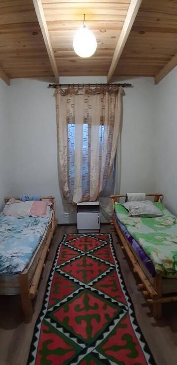 Фото номера Двухместный номер с 2 отдельными кроватями Гостевой дом Guest House Guljan г. Bokonbayevo 3