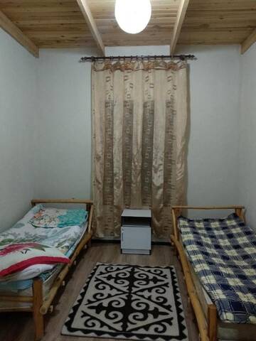 Фото номера Двухместный номер с 2 отдельными кроватями Гостевой дом Guest House Guljan г. Bokonbayevo 5