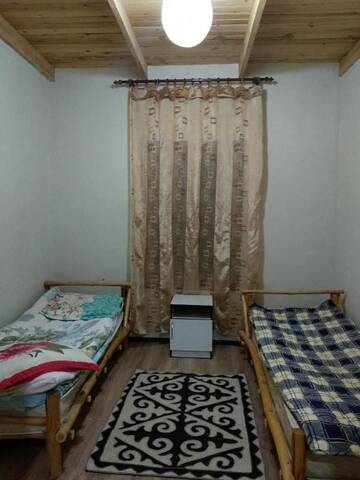 Фото номера Двухместный номер с 2 отдельными кроватями Гостевой дом Guest House Guljan г. Bokonbayevo 8