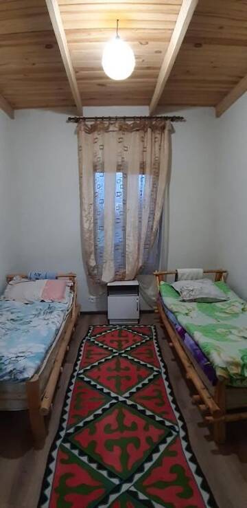 Фото номера Двухместный номер с 2 отдельными кроватями Гостевой дом Guest House Guljan г. Bokonbayevo 7